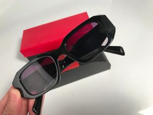 Nuevas gafas de sol de diseñador para hombre Sombras al aire libre Moda Gafas de sol clásicas para mujer Gafas de lujo Color de mezcla Opcional Triangular firma gafas para el sol de mujer