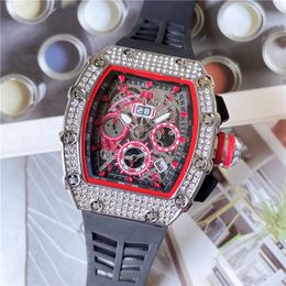 New Mens Stone Watch Diamond Watch Watch Watchband Designer Créateur de bracelets Fashion Luxury Barrel Watch 42 mm Diamètre Calendrier d'affichage de la lunette
