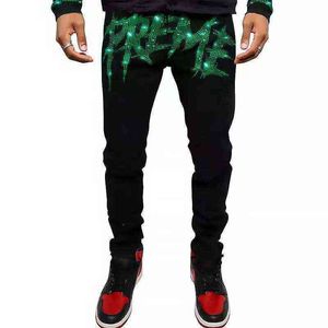 Nieuwe heren stretchy gescheurde skinny jeans hiphop slanke gat zwarte broek punk brief steentjes streetwear mannen denim potloodbroek