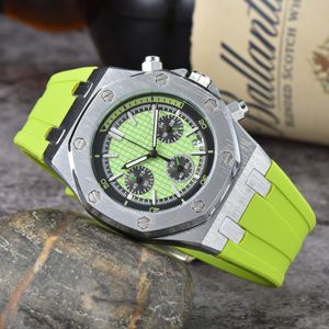 New Mens Watch Quartz Designer Watch Watch Rubber Strap en acier inoxydable montre la mode de luxe Gift étanche de haute qualité de haute qualité de Luxe