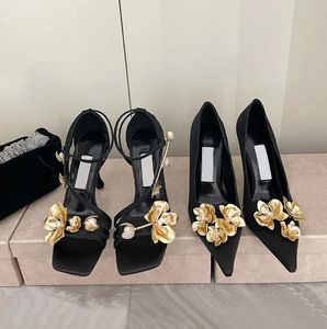 Nieuwe metalen bloemen Satijn Stiletto Heel Sandaal enkelband Orchidebloem Decoratiereeks Sandalen Pearl Luxe Designer Dames feestjurkschoenen Maat 35-40 met doos