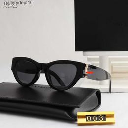 Nouveau modèle de lunettes de soleil design œil de chat avec accessoires de lettre SL sur les jambes mode classique et tendance haute apparence