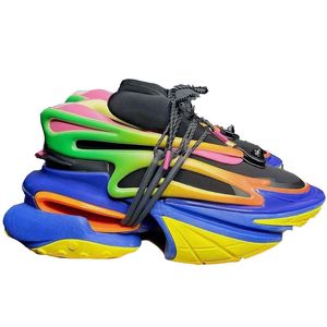 Nuevo modelo de pasarela zapatos de suela gruesa UFO Sneakers sci-fi forma de bala color del arco iris para hombre y para mujer zapatillas de diseñador de lujo 35-46