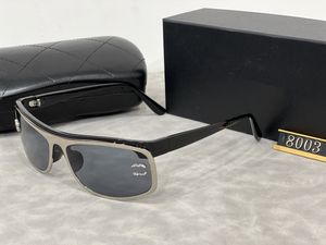 Les nouveaux modèles marquent des lunettes de soleil de luxe de haute qualité pour les femmes classiques UV400 de haute qualité Summer Outdoor Beach Leisure Designer Sun Glasshes8003