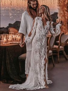 Nouvelle arrivée moderne en dentelle sexy robe de mariée bohème profond en V