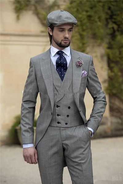 Nuevo estilo de la mañana Un botón Puro Gris claro Novio Esmoquin Pico Solapa Padrinos de boda Mejor hombre Trajes de boda para hombre (chaqueta + pantalones + chaleco + corbata) 4138