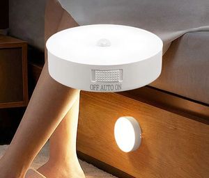 NIEUW Bewegingssensor Licht USB Nachtlampje Slaapkamer Decor Draadloze LED Wandlamp voor Keuken Trappen Hal Kast Kast Garderobe