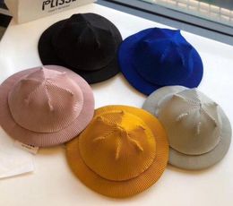 Nouveau MS Fashion Issey Hat Miyake Hat Chapeau de pêcheur que les dames de mode classiques Can039t Miss Homme Sunhat Plisse5344059