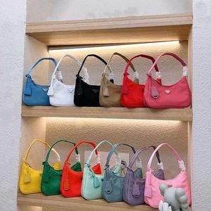 Nouveaux sacs à bandoulière multicolores Hobo Designers Sacs à main en nylon Sacs à main pour femmes Mode Luxurys Sac Lettre classique avec boîte 22cm 24cm