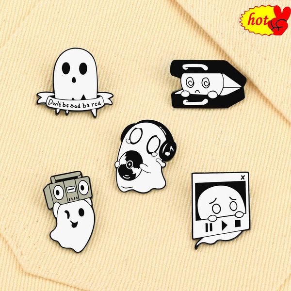 Nuevos broches de fantasmas para amantes de la música, lindos reproductores de Cd, auriculares fantasma, broches de fantasmas, Pin de solapa para hombres y mujeres, insignias, regalo de joyería para amigos