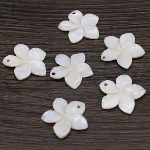 Nuevo colgante de cuentas de concha Natural hoja/flor/ala madre de perla Shell encantos para DIY pendientes collar fabricación de joyas 5 piezas