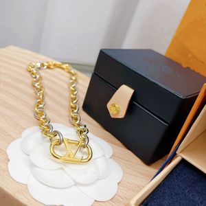 Nouveau collier concepteur concepteur en or et argent Collier en deux couleurs Collier haut de gamme Héqueur Gold Placing Gold Collier Super Collier Bijoux Gift