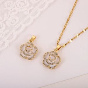 Collier à la mode pour femmes, article de fleur dégoulinant d'huile Ol, bijoux en stock, nouvelle collection