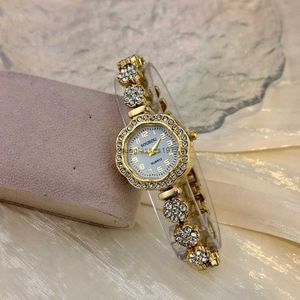 Nieuwe niche luxe polshorloge bloemvormige kleine modieuze temperament armband dames horloge