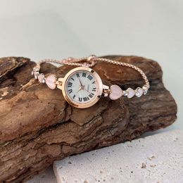 Nieuwe Niche damesarmband van kwartslegering met diamanten ingelegd hartvormig horloge met kleine wijzerplaat Temperamenttafel