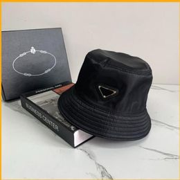 Nouveau Nylon Bucket Hat Unisexe Femmes Hommes Chapeaux Triangle Luxurys Designers Casquettes Hommes Bonnet Bonnet Designer P Cap Femmes Sunhat Beach2617