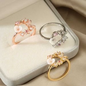 Nieuwe olievlinderring met een micro -instelling zirkoonschaal bloemen dames zoete en modieuze sieraden