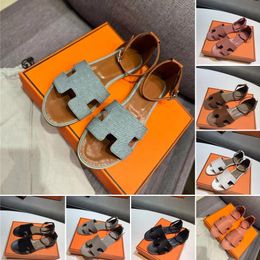 Nieuwe sandalen met open teen Platte damessandalen Designer sandalen met enkelbandje Zomer casual strandsandalen Luxe lederen slipper Comfort sandaal