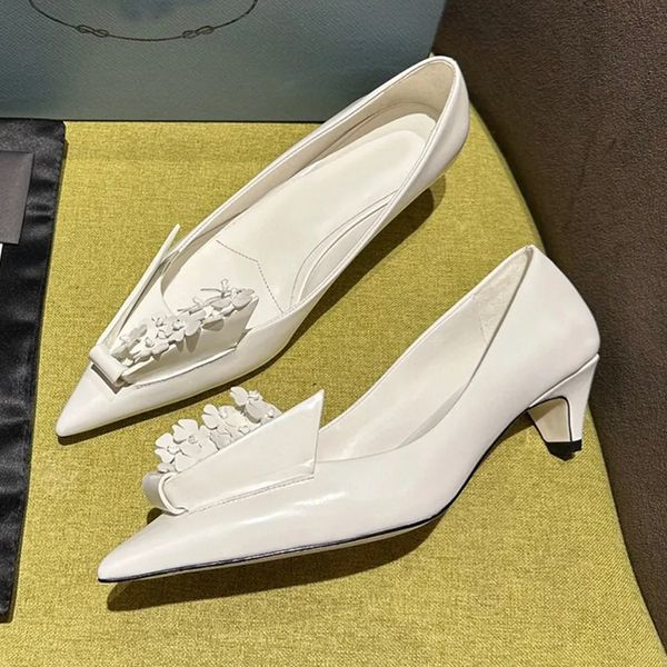 Nouveaux escarpins à fleurs Origami Cuir poli Talon bas Bout pointu Slingbacks Ballerines Chaussures Slip-on Femmes Designers de luxe Chaussure habillée Avec boîte Livraison gratuite