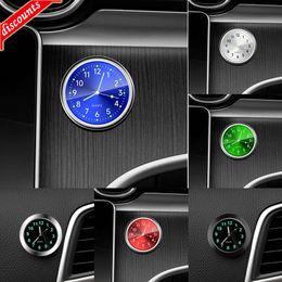 Nouveau Autres appareils électroniques automobiles Horloge de voiture lumineuse Automobiles Interne Stick-On Mini montre numérique Mécanique Horloges à quartz Auto Ornement Accessoires de voiture