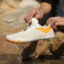 Nuevos zapatos de senderismo para hombres y mujeres para hombres al aire libre y zapatos de alquiler de montaña.