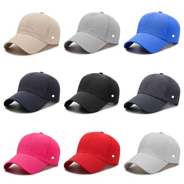 Nouveau chapeau de sports de plein air avec étiquette Chapeau de langue de canard à séchage rapide avec écran solaire Casquette de baseball polyvalente avec étiquette en stock