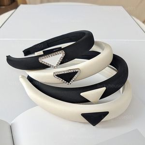 Nieuwe P-letter sieraden ontworpen voor vrouwelijke ontwerpers Hoofdband yoga hoofdband omgekeerde driehoek letter modeaccessoires Hoofdband antislip feestcadeau