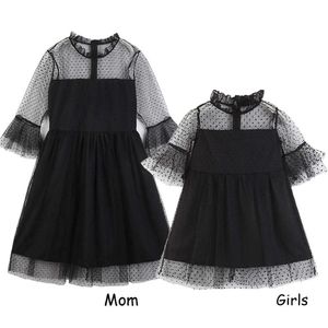 Nouvelle tenue parent-enfant été filles robe de princesse mère et fille vêtements robe en dentelle noire mère filles dentelle robe en maille Q0716