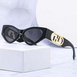 Lunettes de soleil de créateurs Nouveaux lunettes de soleil à monture PC Mode Yeux de chat personnalisés pour hommes et femmes, lunettes de soleil, lunettes en métal