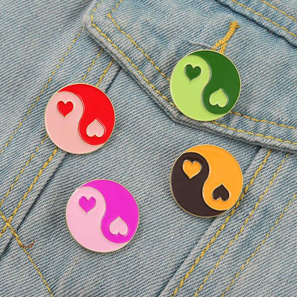 Nouvelle broche en alliage en forme de coeur pêche Tai Chi Yin Yang Love Modeling Fashion Round Beautiful Paint Badge