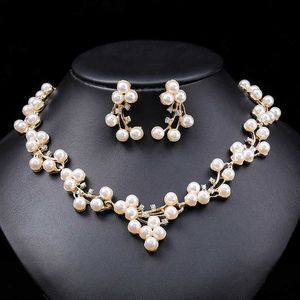 Nouveau collier de perles ensemble femmes luxe léger petit et polyvalent chandail chaîne os alliage 230628