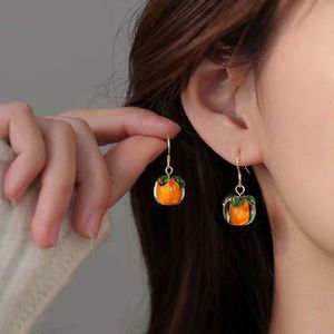 Nieuwe Persimmon Ruyi voor dames met een kleine en elegante stijl, lichtrode internetoorhaakoorbellen