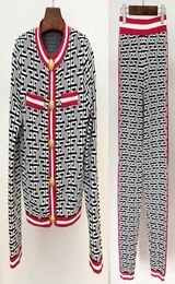 Nouvelle personnalité Fashion Women039s Pantalons en deux pièces Triècez le haut serré Costume Géométrique élément labyrint
