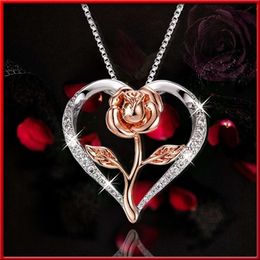 Nouvelle mode personnalisé Zircon Love Sier avec un collier de rose en diamant pour les femmes