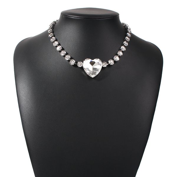 Nouveau personnalisé dames pendentif collier de luxe créateur de mode cristal coeur collier délicat transparent flash chaîne livraison gratuite