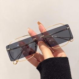Nouveau cadre en métal personnalisé lunettes de soleil à la mode coloré femme femmes Shad Top marque Digner UV400 verre pour les femmes