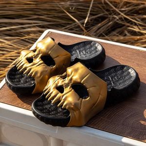Nuevas zapatillas de diseño de calavera personalizadas para hombres 2023 Fun de verano Toboganes extraños Plataforma espesa playa Sandalias de mujeres sin deslizamiento