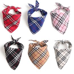 nieuwe huisdier driehoekige sjaal bindend lint mondwater handdoek hondenbanden dubbellaags Schotland Britse stijl hondenbenodigdheden