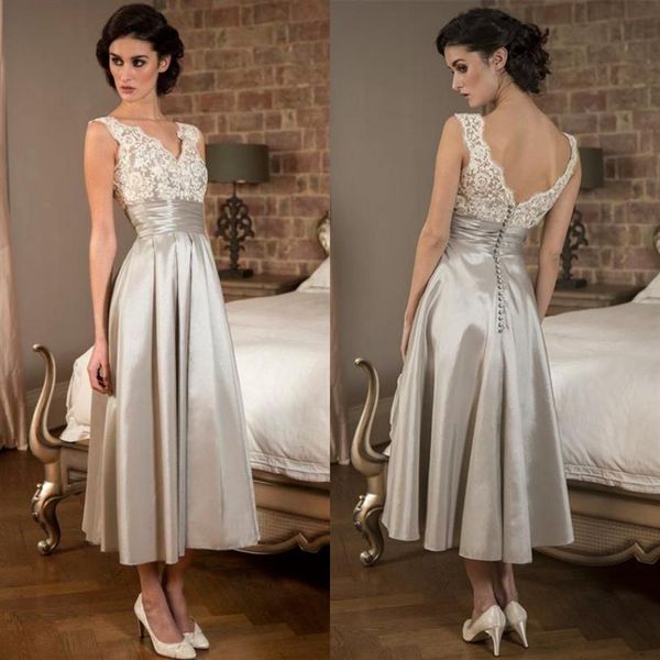 Nouvelle Petite Longueur De Thé Courte Mère De La Mariée Robes Col En V Dos Nu Sans Manches En Dentelle Empire Jeune Mère Robes De Soirée Formelles341b