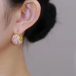 Nouvelles boucles d'oreilles panier de fleurs roses, à la mode et polyvalentes, boucles d'oreilles de haute qualité, luxe léger et conception de petite foule, boucles d'oreilles Cat Eye Stone, femme