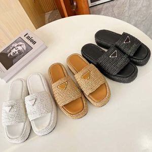 Nieuw platform Slipper Fashion Beach Mule Designer Zomerschuifregelaars Casual schoenen Woman Slide luxe looider lederen topkwaliteit schoenreizen sandaal anti slip sandale