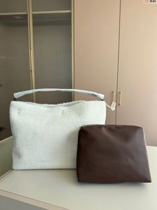 Nouveau sac shopping en peluche avec un matériau doux et délicat et un design de ligne minimaliste