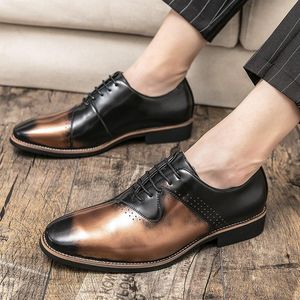 Nieuw puntig goud zwart gemengd patchwork oxford schoenen voor mannen formele bruiloft prom jurk homecoming feest optocht zapatos hombre