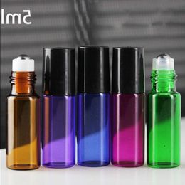 Nouveau rouleau en verre coloré de 5 ml populaire sur des bouteilles pour le parfum d'huile essentielle avec rouleau en acier inoxydable et capuchon noir 1620pcs 5 couleurs fre nrfo