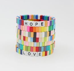 Nouveau populaire coloré Style bohème bracelet à breloques couleurs assorties Alphabet amour espoir Bracelets1637238