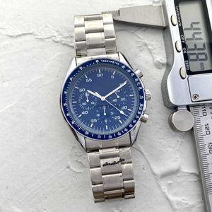 Nouvelle ceinture de montre de quartz de marque européenne populaire avec calendrier