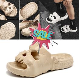 Nouvelles chaussures eva populaires Skull Feet Sandales Summer Black Blue Beach Mens Chaussures Breffe-Slippers Gai Taille 40-45 Haute qualité