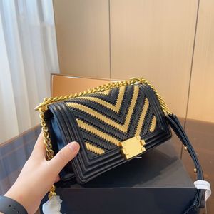 Nieuwe populaire mode handtas Luxe materiaal designer tas Unieke voordelen Charmante exotische stijl geweven zwarte gouden tas