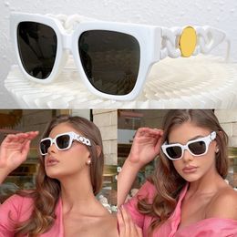 Les nouvelles lunettes de soleil de créateurs de luxe populaires pour hommes et femmes VE4409, l'effet unique du visage des lunettes, sont tout simplement magnifiques et de qualité supérieure avec la boîte d'origine