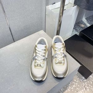 NOUVEAU SPORTS SPORTS POPULAIRE PROPATION ET ÉTÉ AVEC BLOCKING MESH SONCE CONCUTÉE CAS CASSE SOLE FRANT FRAT UP Silver Color High Affichage polyvalent pour les chaussures de papa